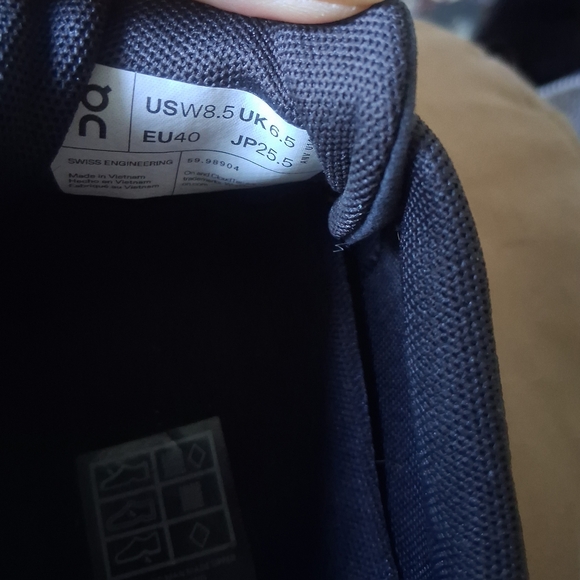 On Cloud Running Womens's Black Sneakers - Picture 8 of 8